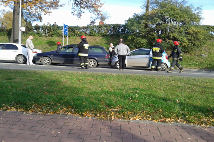 Wypadek na Robotniczej. Kobieta zasłabła za kierownicą