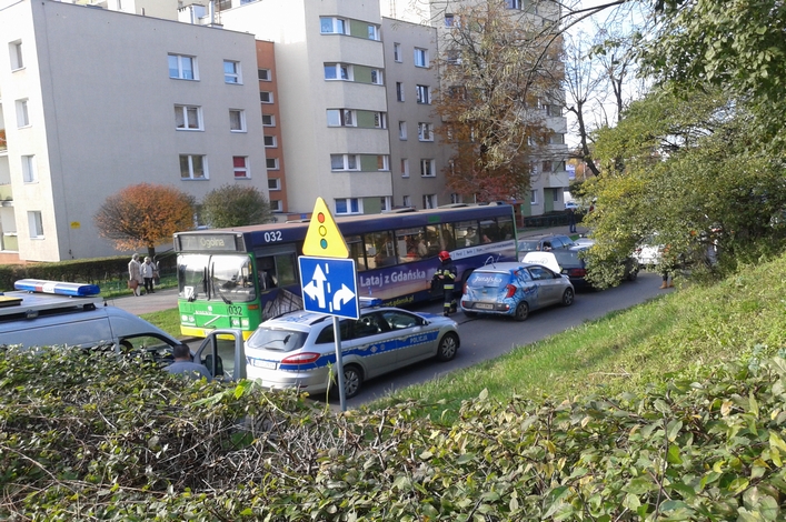Wypadek na Robotniczej. Kobieta zasłabła za kierownicą
