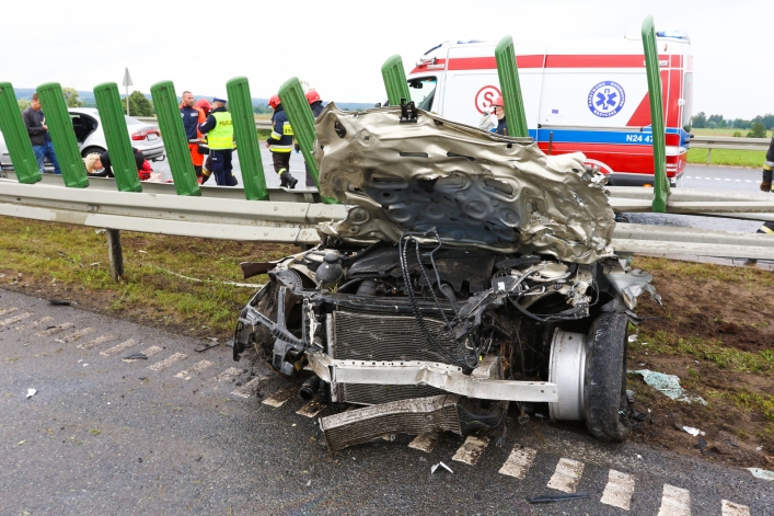 Wypadek na S7, dwie osoby w ciężkim stanie