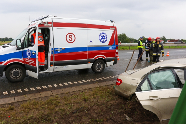 Wypadek na S7, dwie osoby w ciężkim stanie