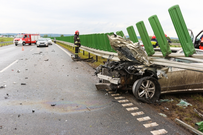 Wypadek na S7, dwie osoby w ciężkim stanie