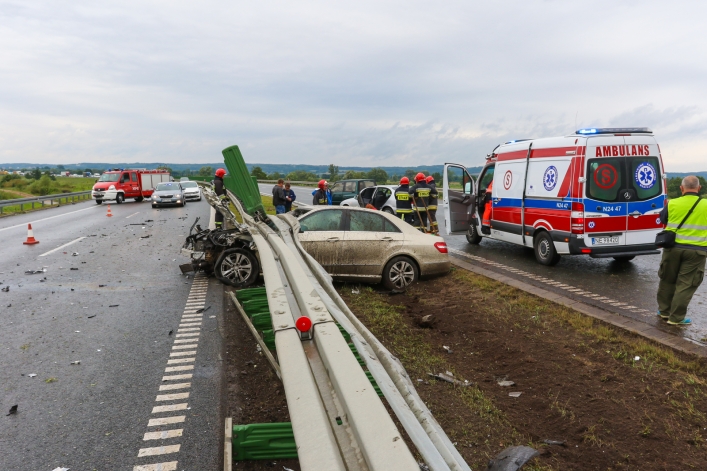 Wypadek na S7, dwie osoby w ciężkim stanie