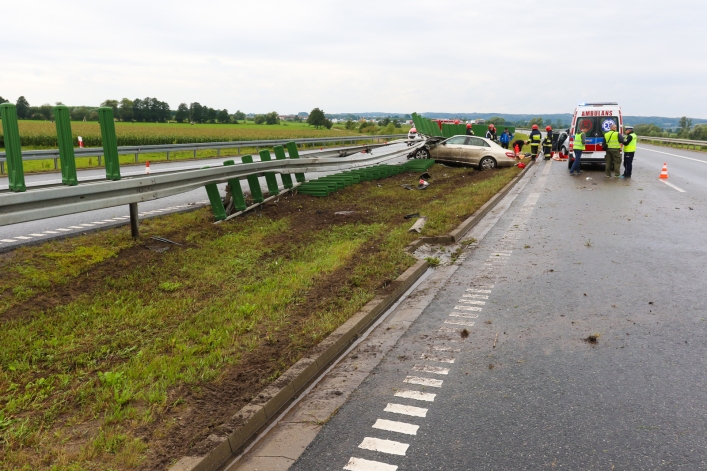 Wypadek na S7, dwie osoby w ciężkim stanie