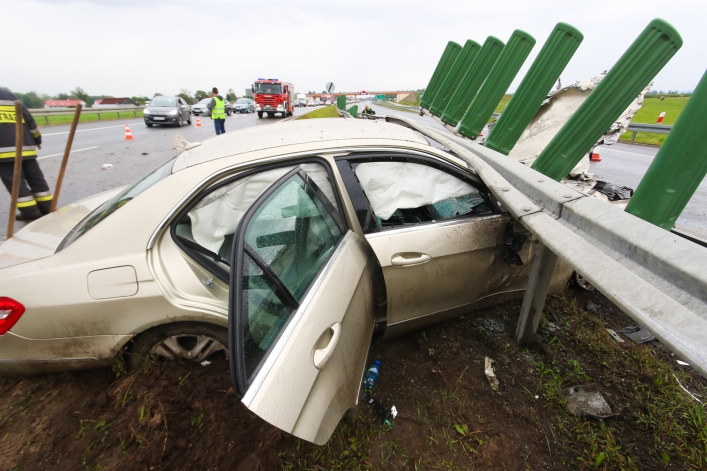 Wypadek na S7, dwie osoby w ciężkim stanie