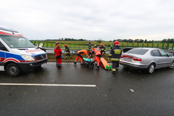 Wypadek na S7, dwie osoby w ciężkim stanie