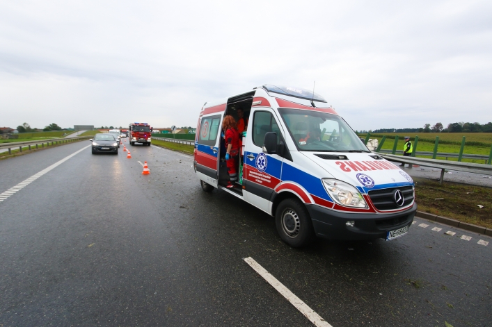 Wypadek na S7, dwie osoby w ciężkim stanie