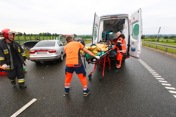 Wypadek na S7, dwie osoby w ciężkim stanie