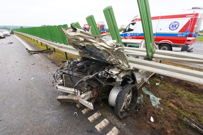 Wypadek na S7, dwie osoby w ciężkim stanie