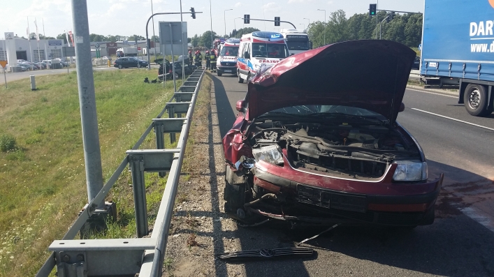 Wypadek na siódemce. Dwójka dzieci w szpitalu