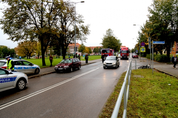 Wypadek na ul. Mickiewicza. Mężczyzna w stanie ciężkim w szpita;u