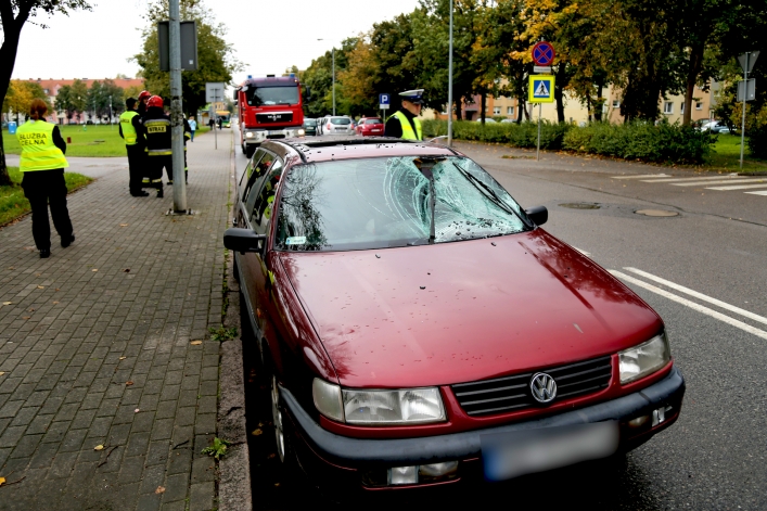 Wypadek na ul. Mickiewicza. Mężczyzna w stanie ciężkim w szpita;u
