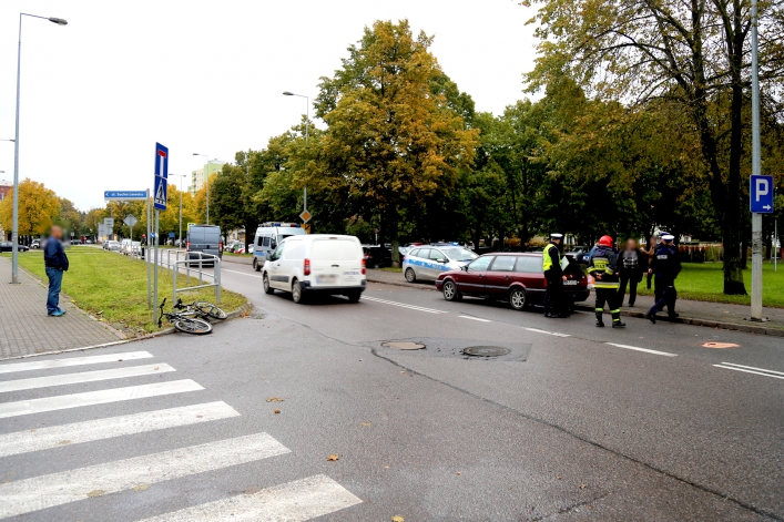 Wypadek na ul. Mickiewicza. Mężczyzna w stanie ciężkim w szpita;u