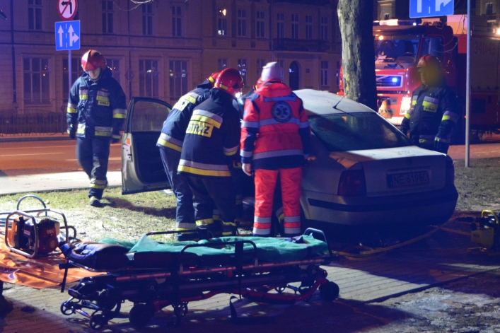 Wypadek przy Placu Słowiańskim. Młody kierowca w szpitalu (+ zdjęcia)