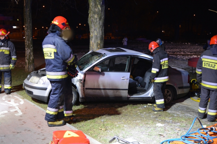 Wypadek przy Placu Słowiańskim. Młody kierowca w szpitalu (+ zdjęcia)