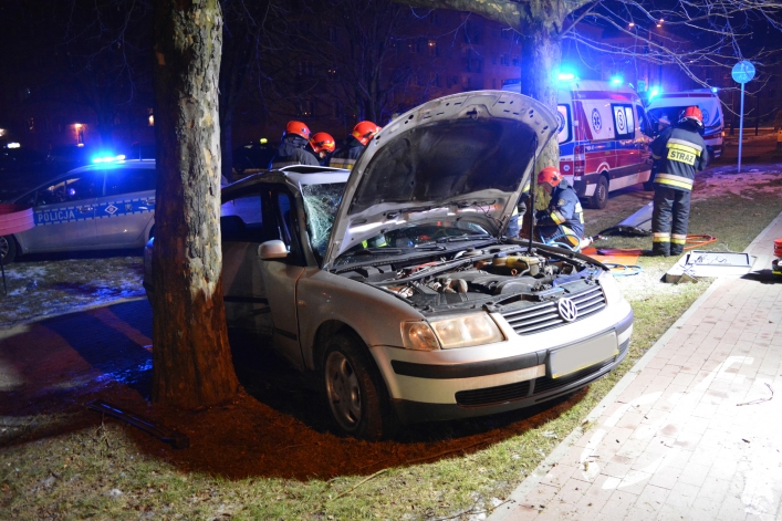 Wypadek przy Placu Słowiańskim. Młody kierowca w szpitalu (+ zdjęcia)