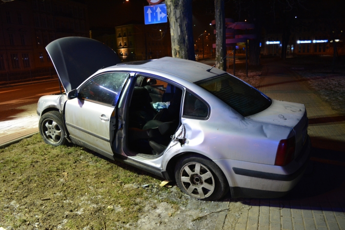 Wypadek przy Placu Słowiańskim. Młody kierowca w szpitalu (+ zdjęcia)