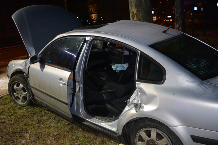 Wypadek przy Placu Słowiańskim. Młody kierowca w szpitalu (+ zdjęcia)