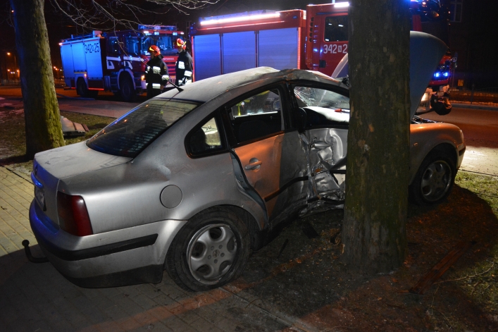 Wypadek przy Placu Słowiańskim. Młody kierowca w szpitalu (+ zdjęcia)