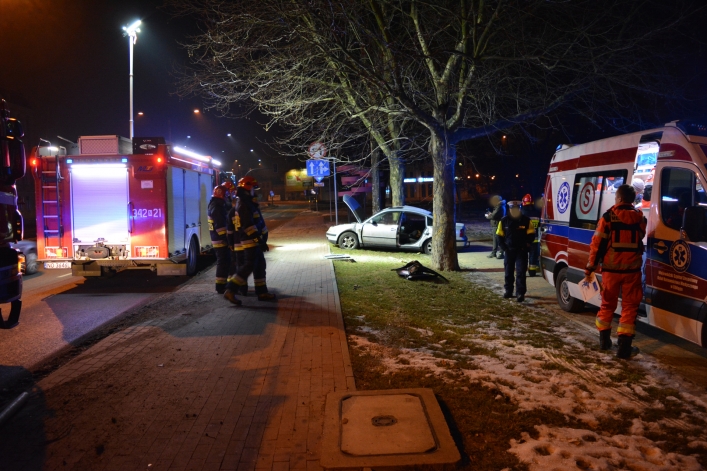 Wypadek przy Placu Słowiańskim. Młody kierowca w szpitalu (+ zdjęcia)