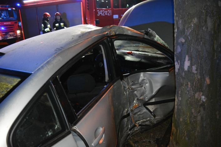 Wypadek przy Placu Słowiańskim. Młody kierowca w szpitalu (+ zdjęcia)
