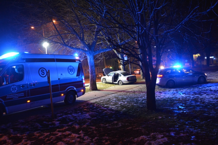 Wypadek przy Placu Słowiańskim. Młody kierowca w szpitalu (+ zdjęcia)