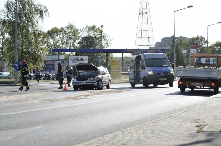 Wypadek przy szpitalu. Poszkodowana ciężarna kobieta