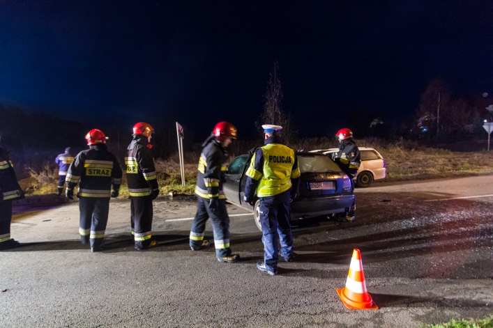 Wypadek w Dąbrowie. 7 osób rannych