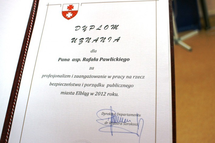 Wyróżnieni przez Prezydenta Elbląga. Mundurowi otrzymali dyplomy