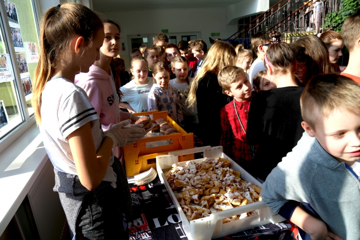 Wyścig z naleśnikami w Szkole Podstawowej nr 19 w Elblągu