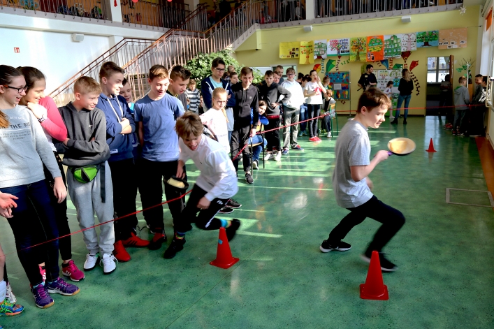 Wyścig z naleśnikami w Szkole Podstawowej nr 19 w Elblągu