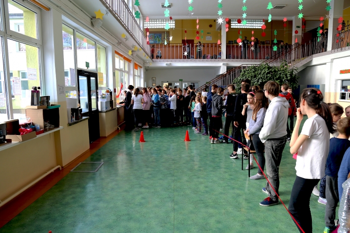 Wyścig z naleśnikami w Szkole Podstawowej nr 19 w Elblągu