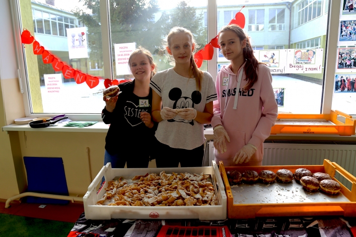 Wyścig z naleśnikami w Szkole Podstawowej nr 19 w Elblągu