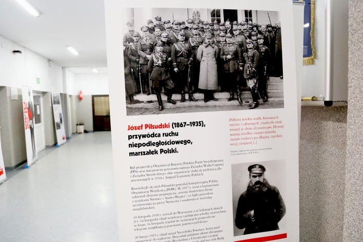 Wystawa „Ojcowie Niepodległości” w Szkole Podstawowej nr 21