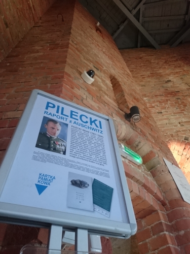 Wystawa plakatów w wieży elbląskiej katedry