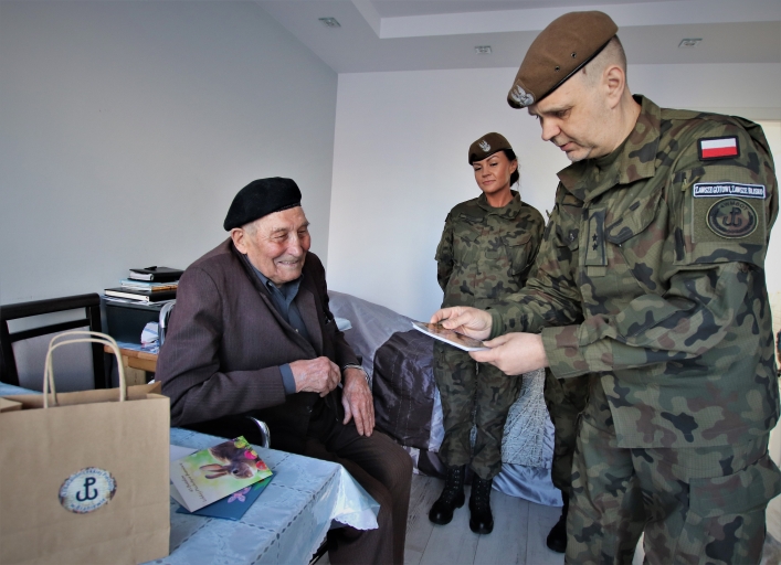 Z życzeniami wielkanocnymi u kombatantów