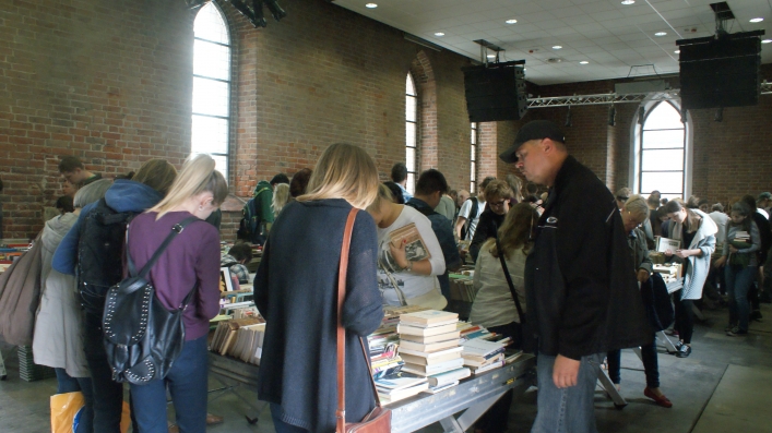 Za nami kiermasz książek w bibliotece. Zobacz naszą fotorelację