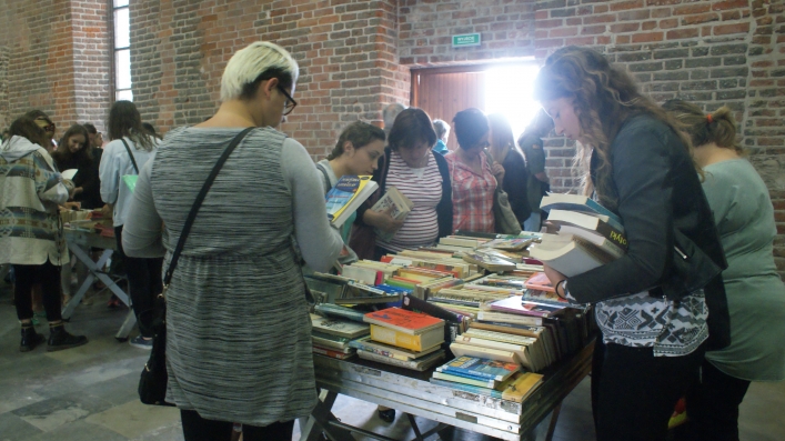 Za nami kiermasz książek w bibliotece. Zobacz naszą fotorelację