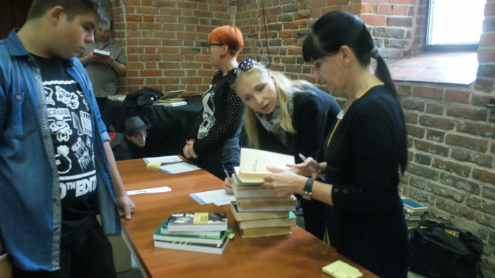 Za nami kiermasz książek w bibliotece. Zobacz naszą fotorelację