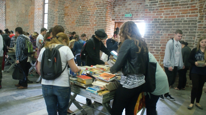 Za nami kiermasz książek w bibliotece. Zobacz naszą fotorelację