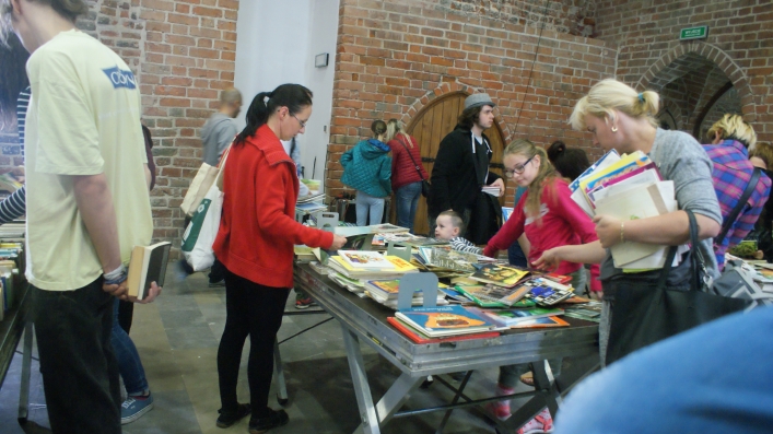 Za nami kiermasz książek w bibliotece. Zobacz naszą fotorelację