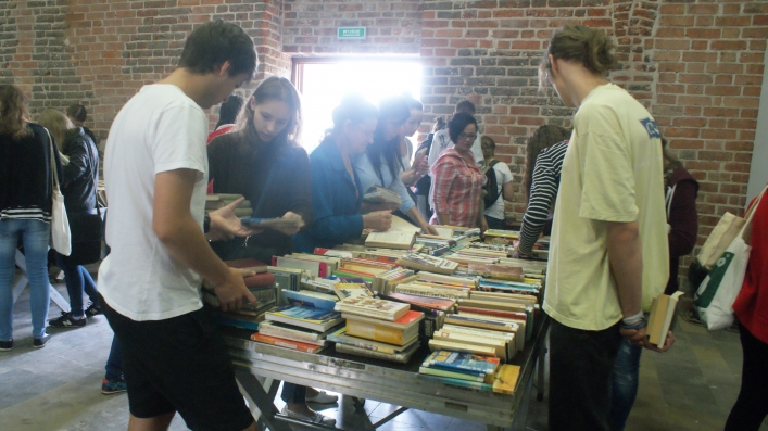 Za nami kiermasz książek w bibliotece. Zobacz naszą fotorelację