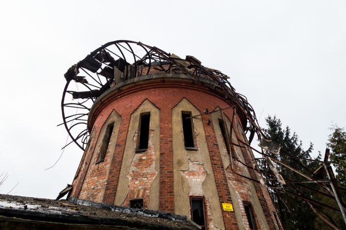 Zabytkowa? wieża ciśnień rozebrana 