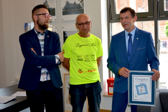 Zabytkowym Urususem dookoła Polski. Zygmunt Kuś odwiedził Elbląg (+ zdjęcia)