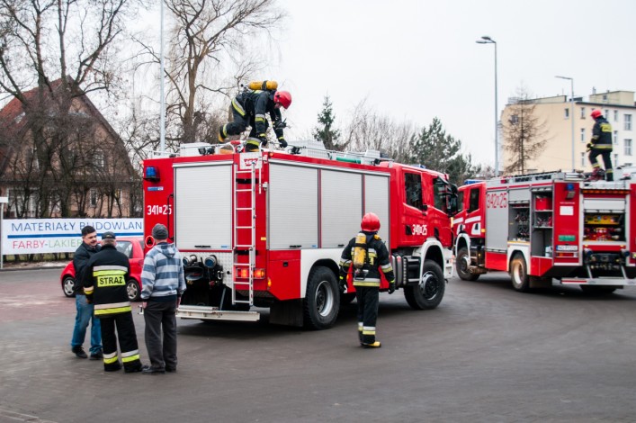 Zadymienie w Biedronce na Żeromskiego! Trwa akcja ratunkowa