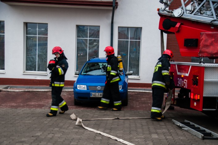 Zadymienie w Biedronce na Żeromskiego! Trwa akcja ratunkowa