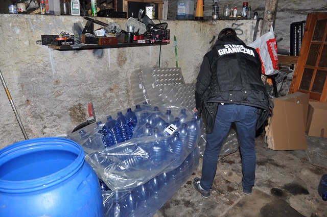Zajmowali się produkcją nielegalnego spirytusu, a teraz staną przed sądem