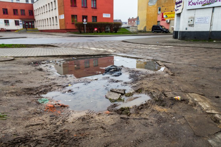 Zamiast śniegu mamy.. błoto. Mieszkańcy interweniują