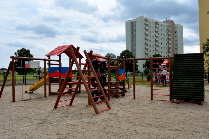 Zatorze. Setki dzieci cieszą się już z nowego placu zabaw
