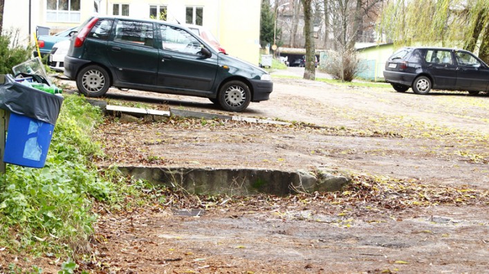 Zdążyć przed Biedronką. Fatalny stan ul. Pułaskiego