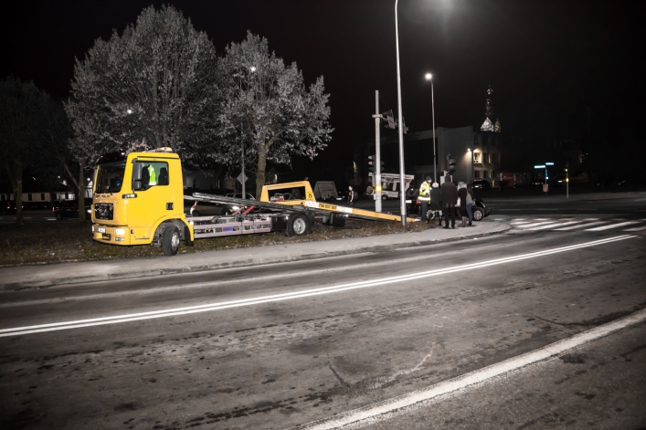 Zderzenie aut na ul. Tysiąclecia. Jedna osoba odwieziona do szpitala